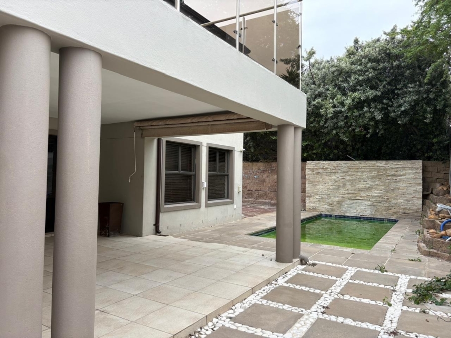 To Let 6 Bedroom Property for Rent in West Beach Western Cape